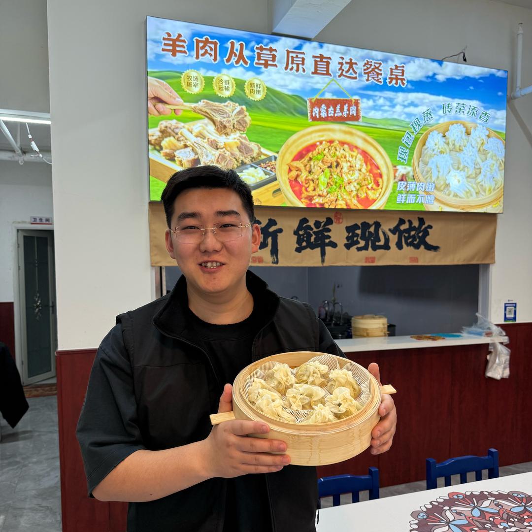 建麟爱吃烧麦