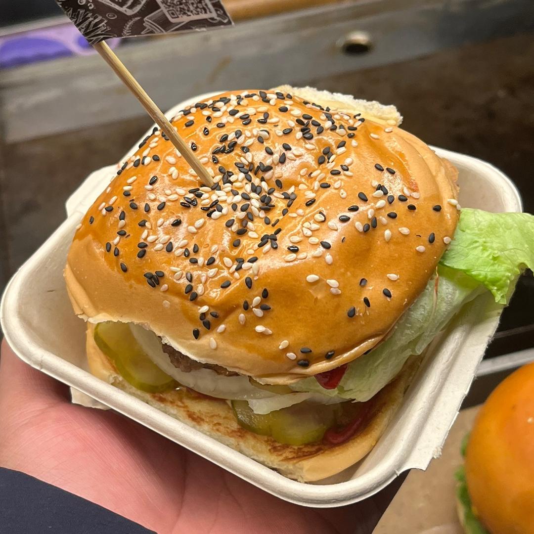 我爱吃汉堡🍔