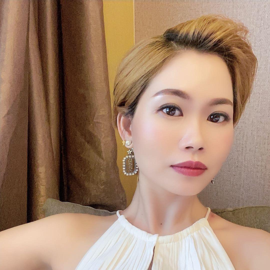 谢小姐.