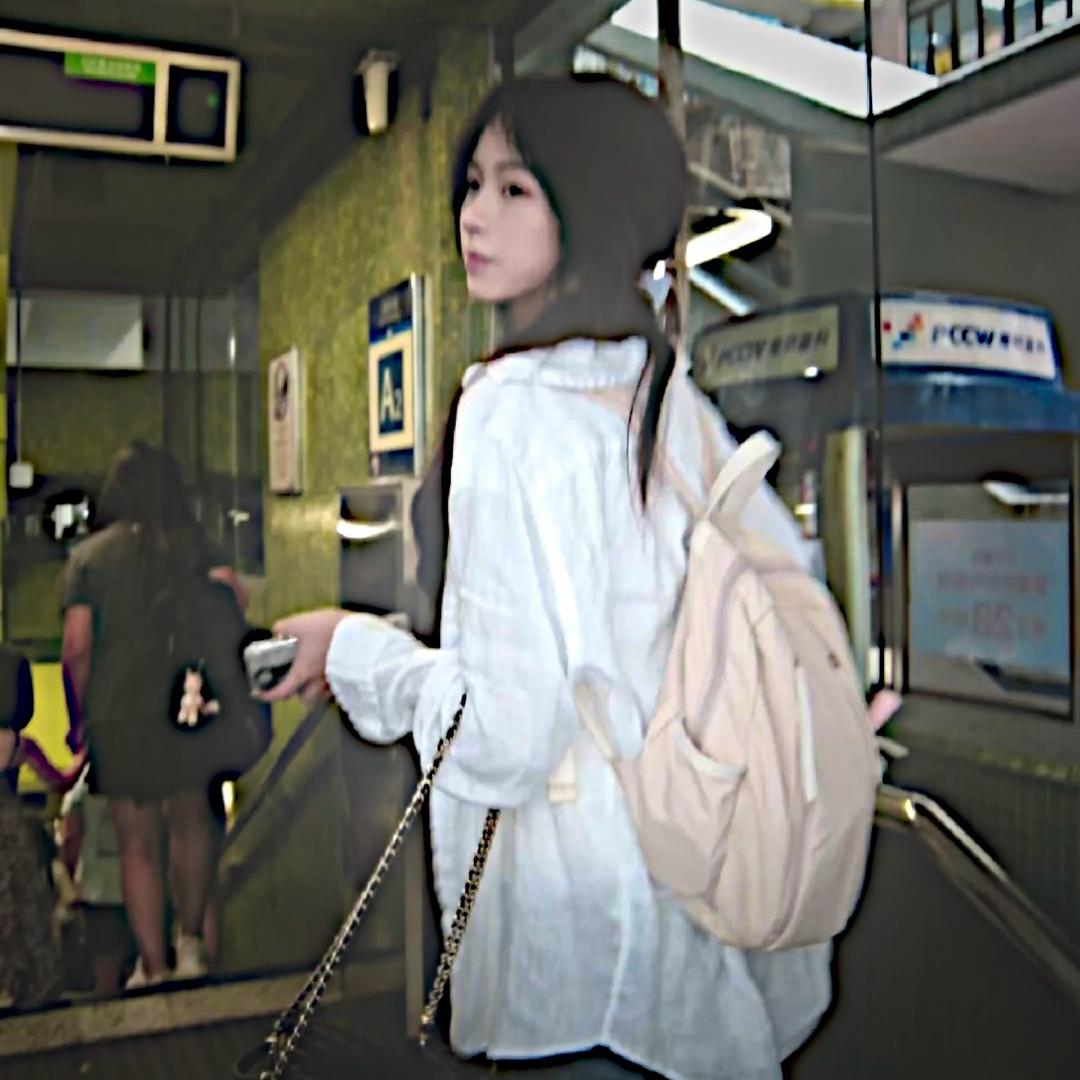 天真忧郁小岚