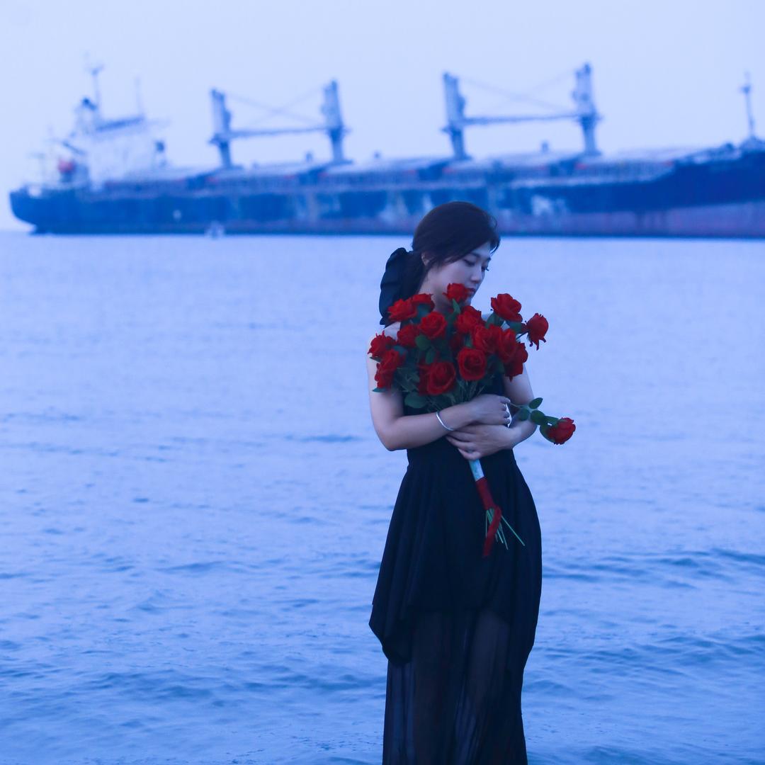 娜娜•纳和海参