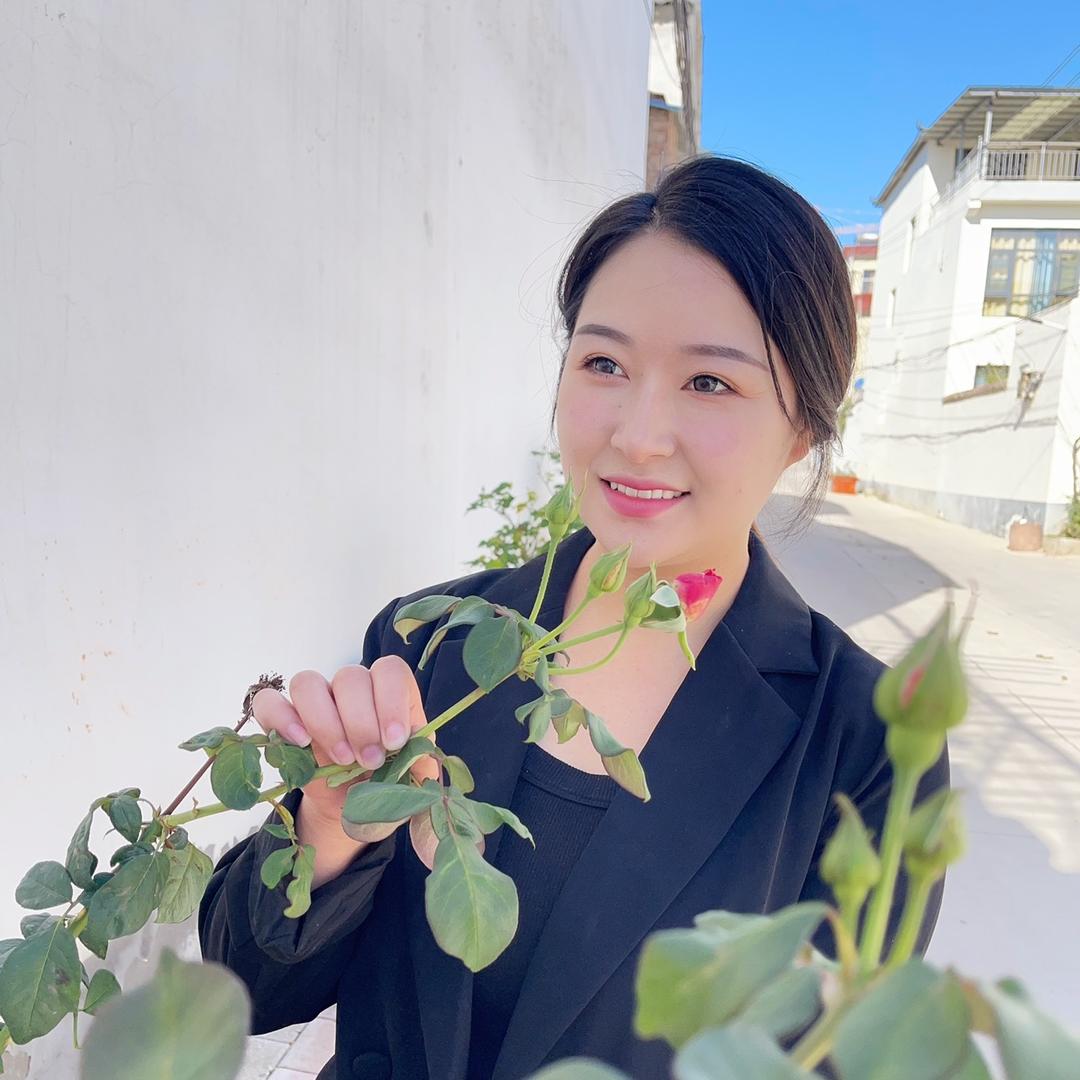梦迪（谢二团妹妹）