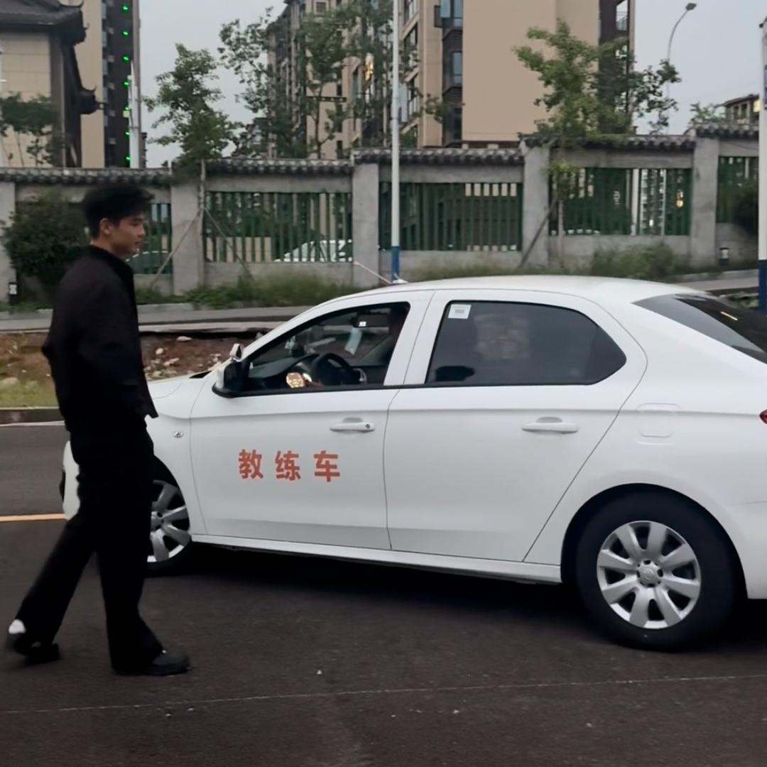 303驾培(华教练)