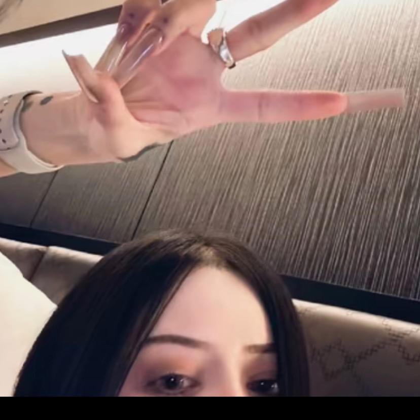 呆呆^