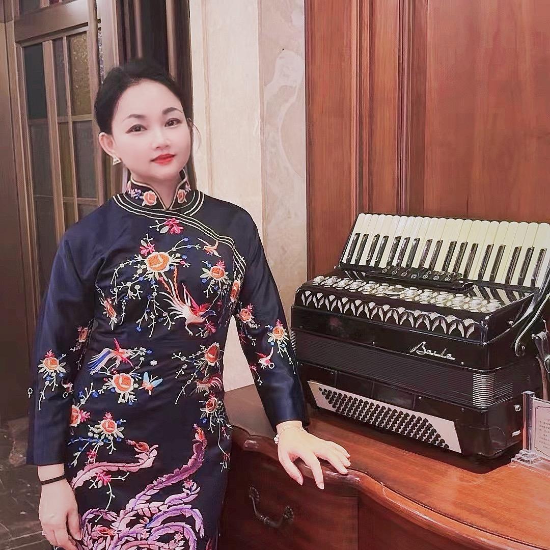 娅彤