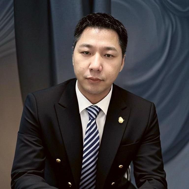 低调的浮夸