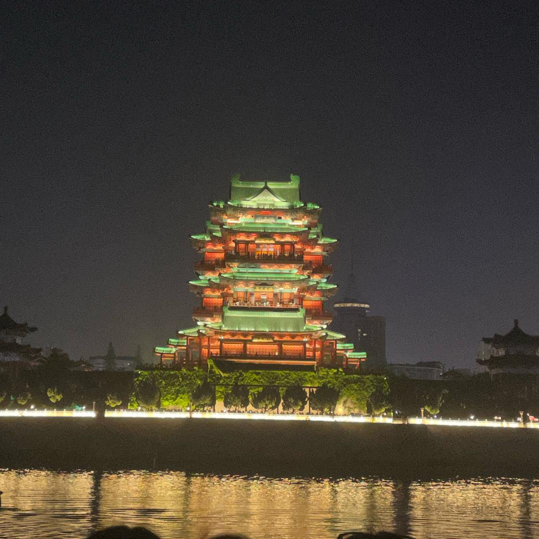 可言可甜娱乐馆长