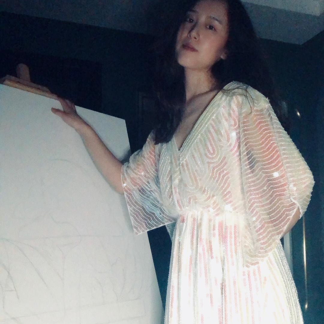 马甲线少女