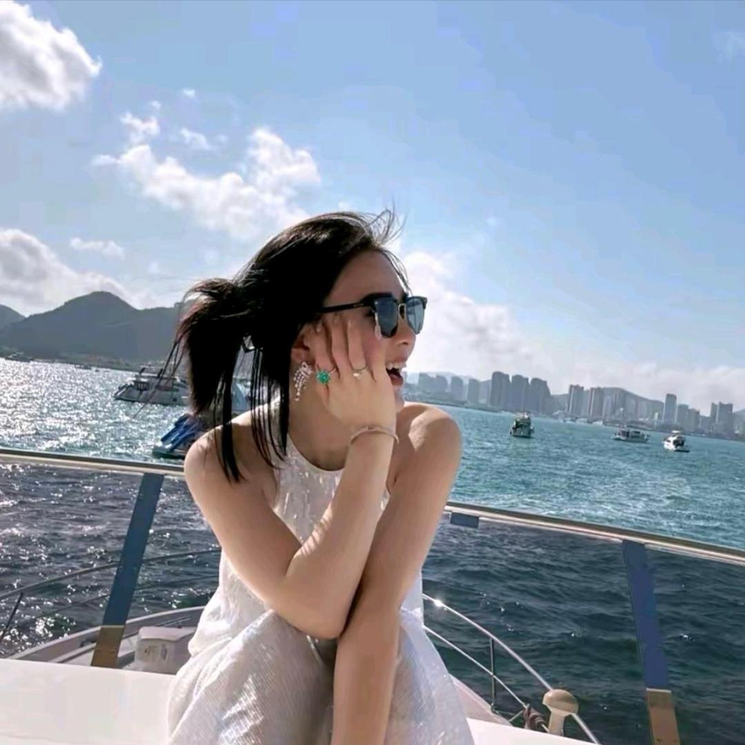 袁艺灵【精致穿搭】