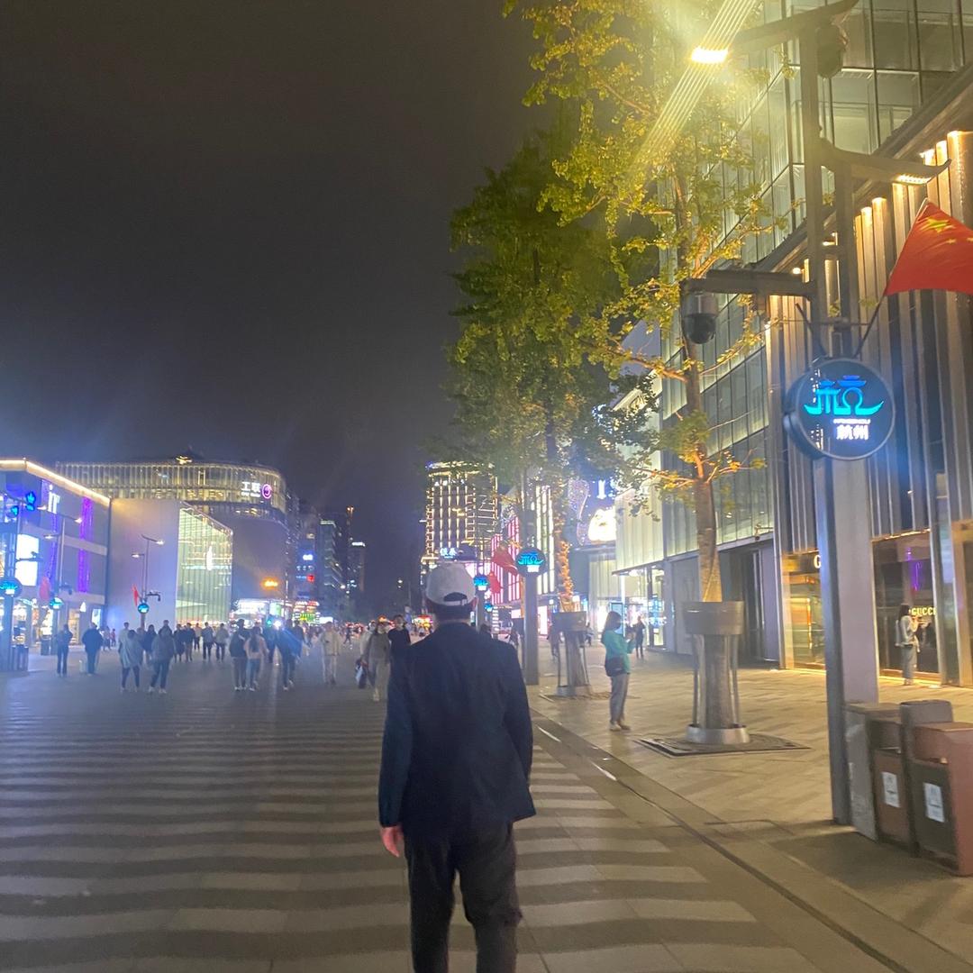 会笑的眼睛真美