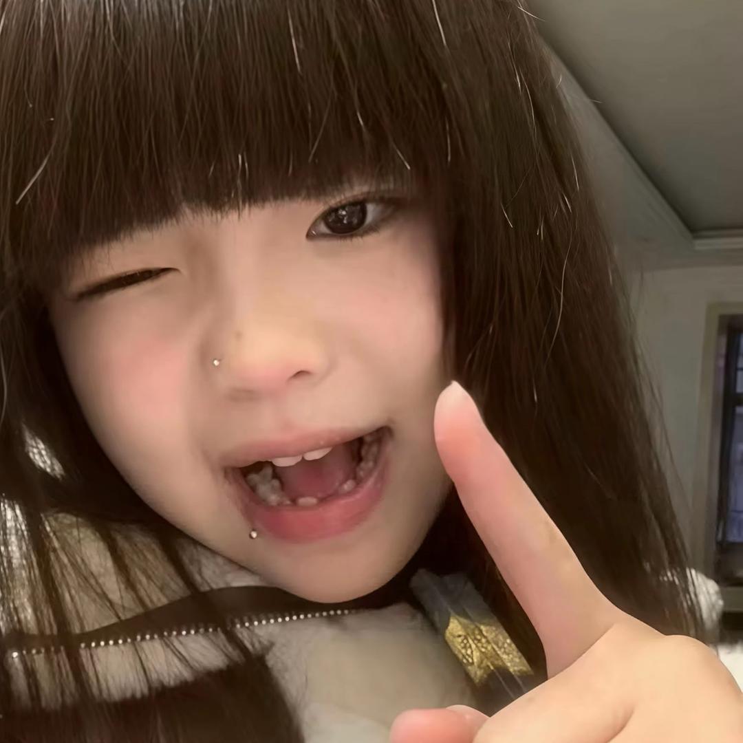 别看我的双下巴