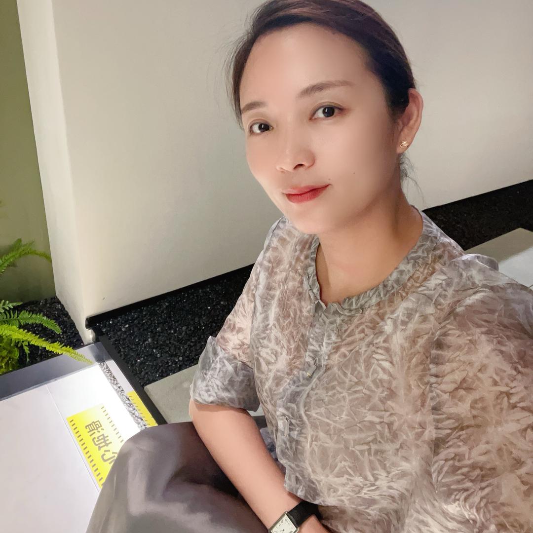 卖床垫的小云子