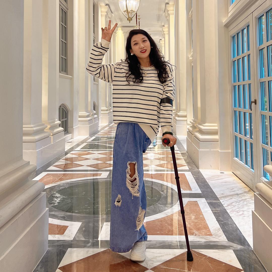 单腿洪姐