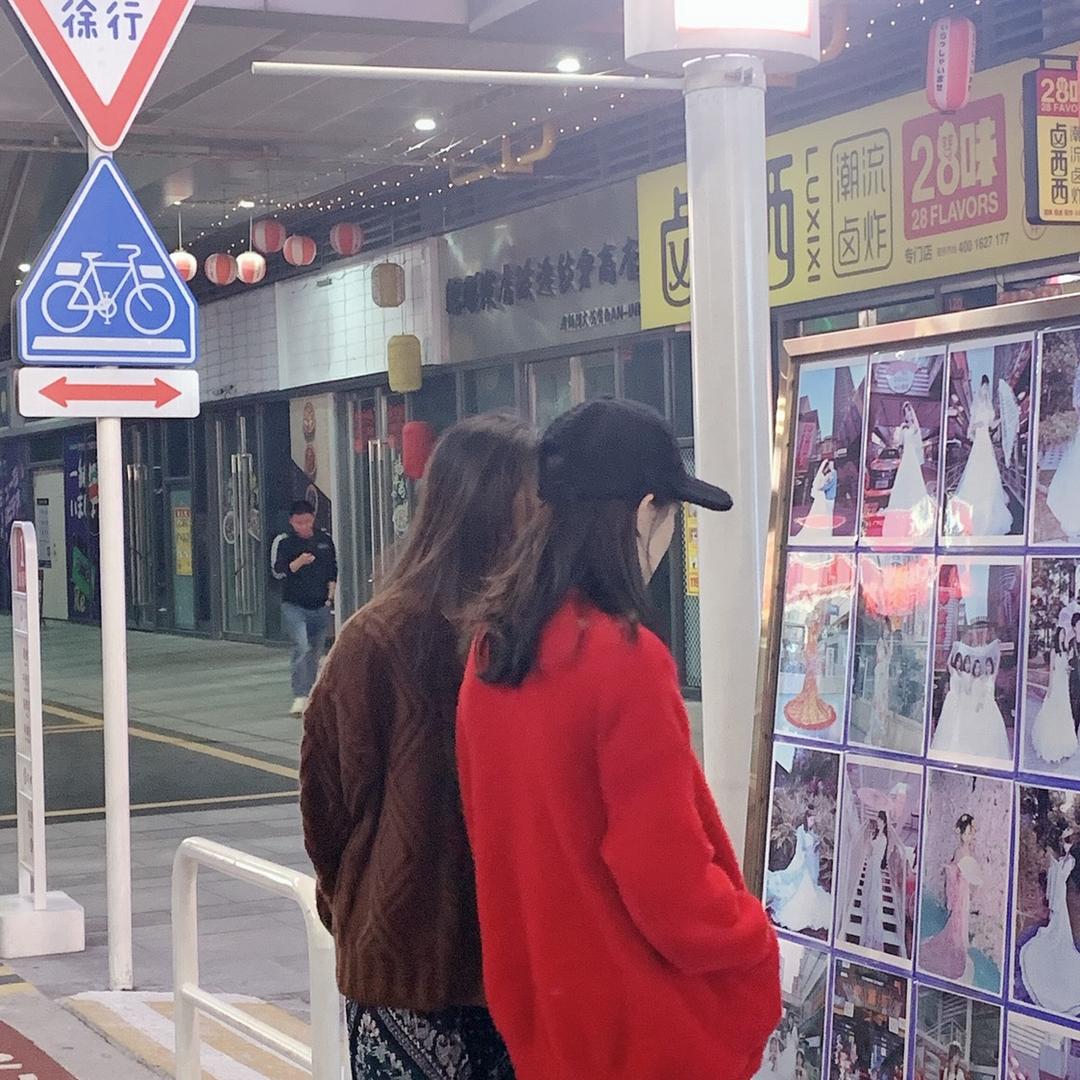 依姐女装工厂