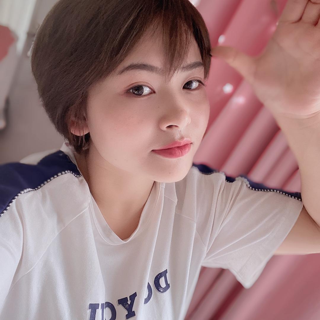 芳  芳（校服小宇宙）