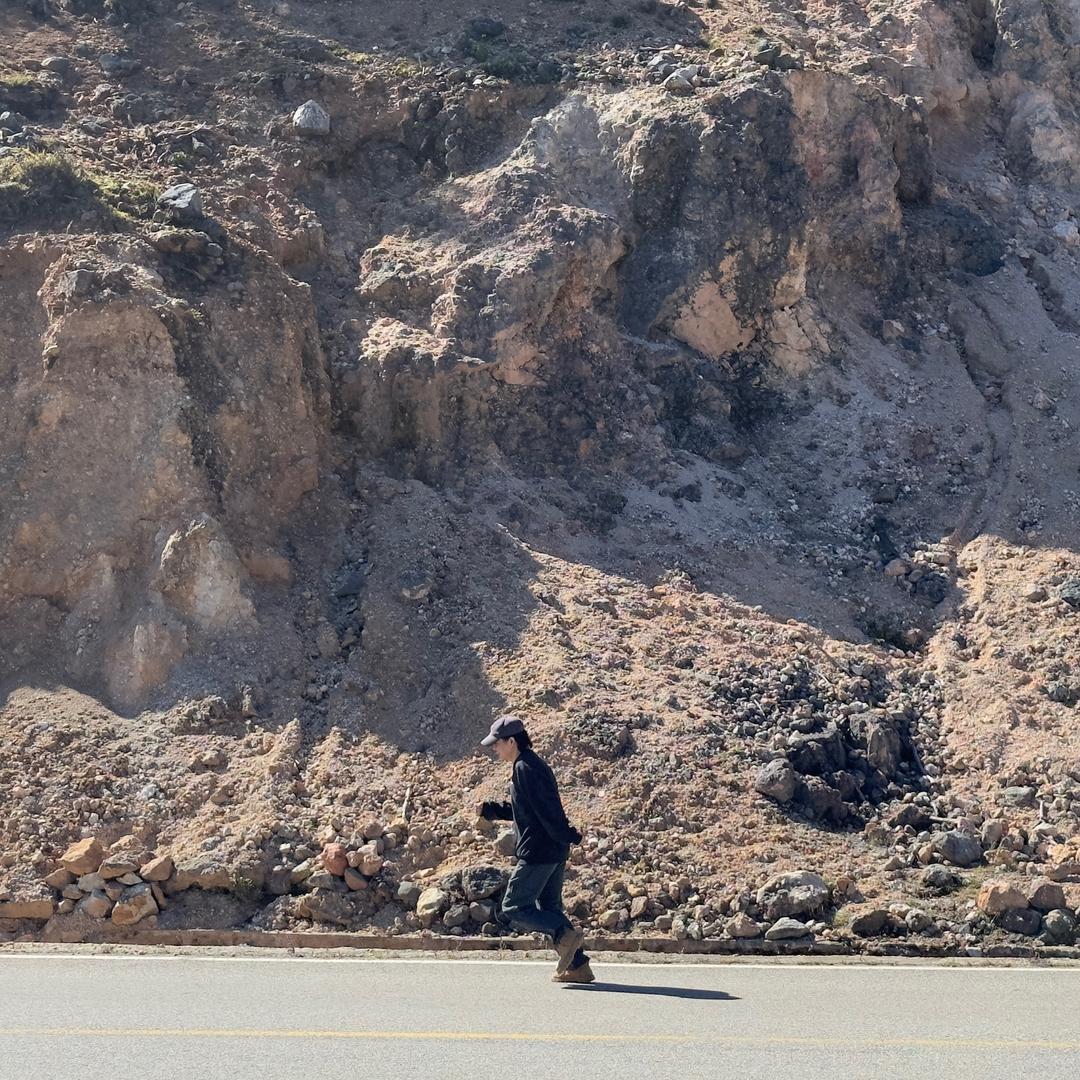 不是不三不四的王不二