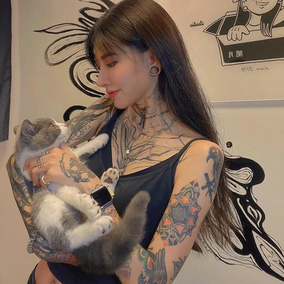 小何.🐑