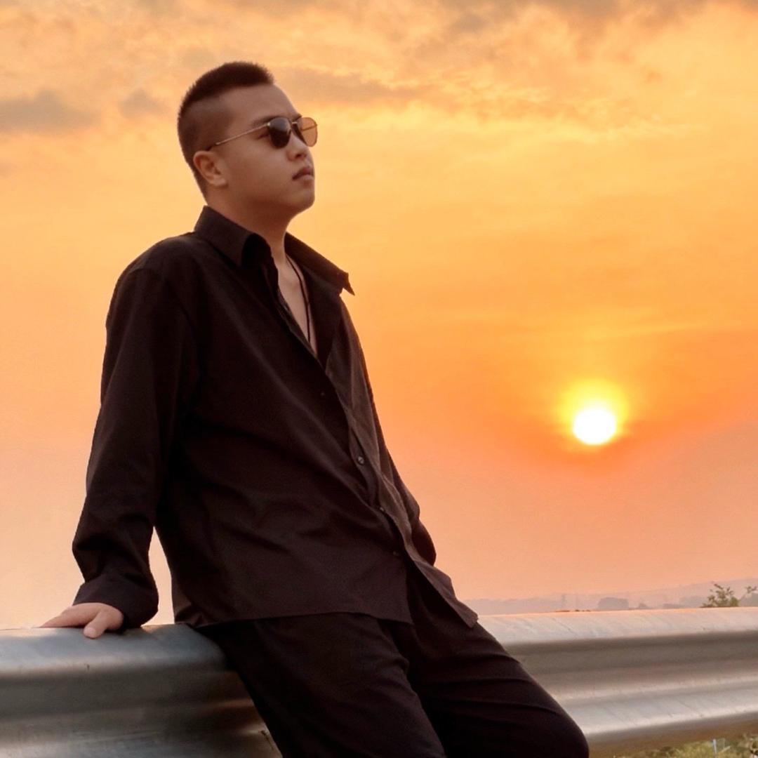 土坡上的狗尾草         、