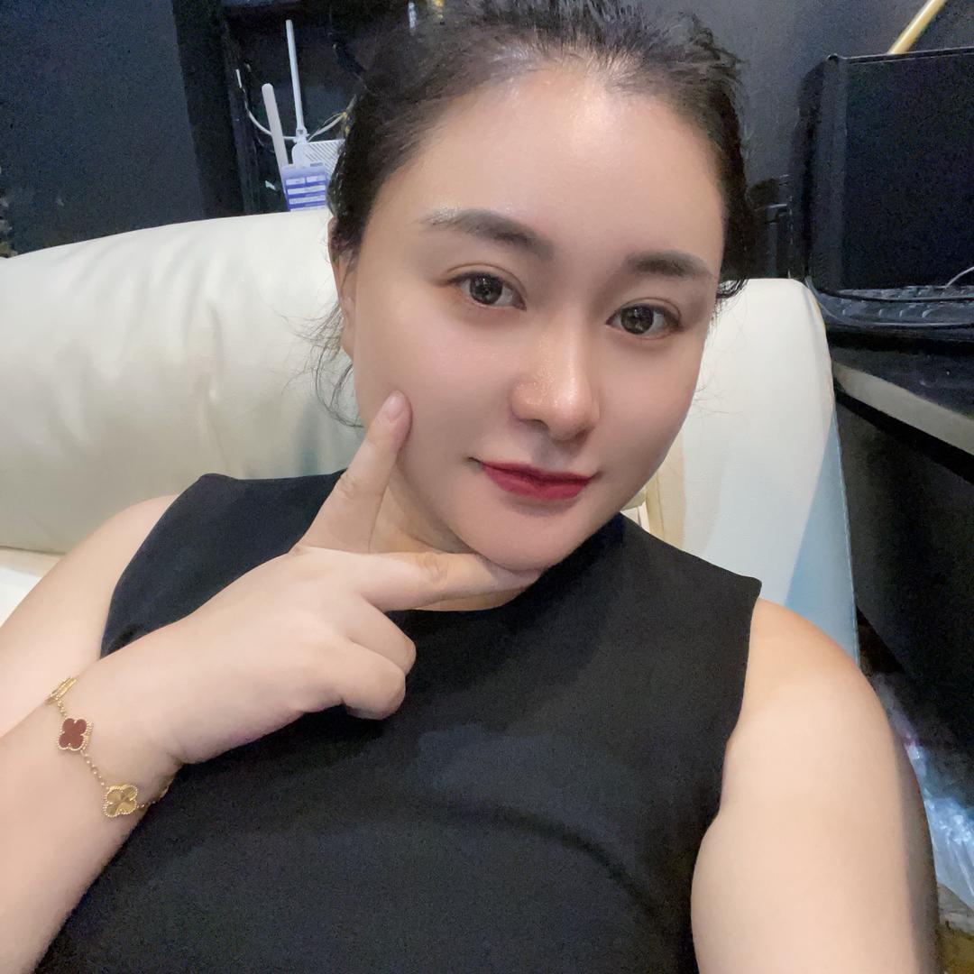 在芭提雅开采耳店的小张