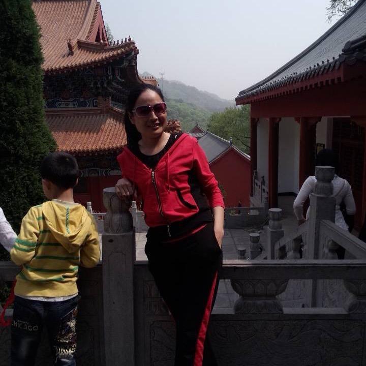 阳光伊人