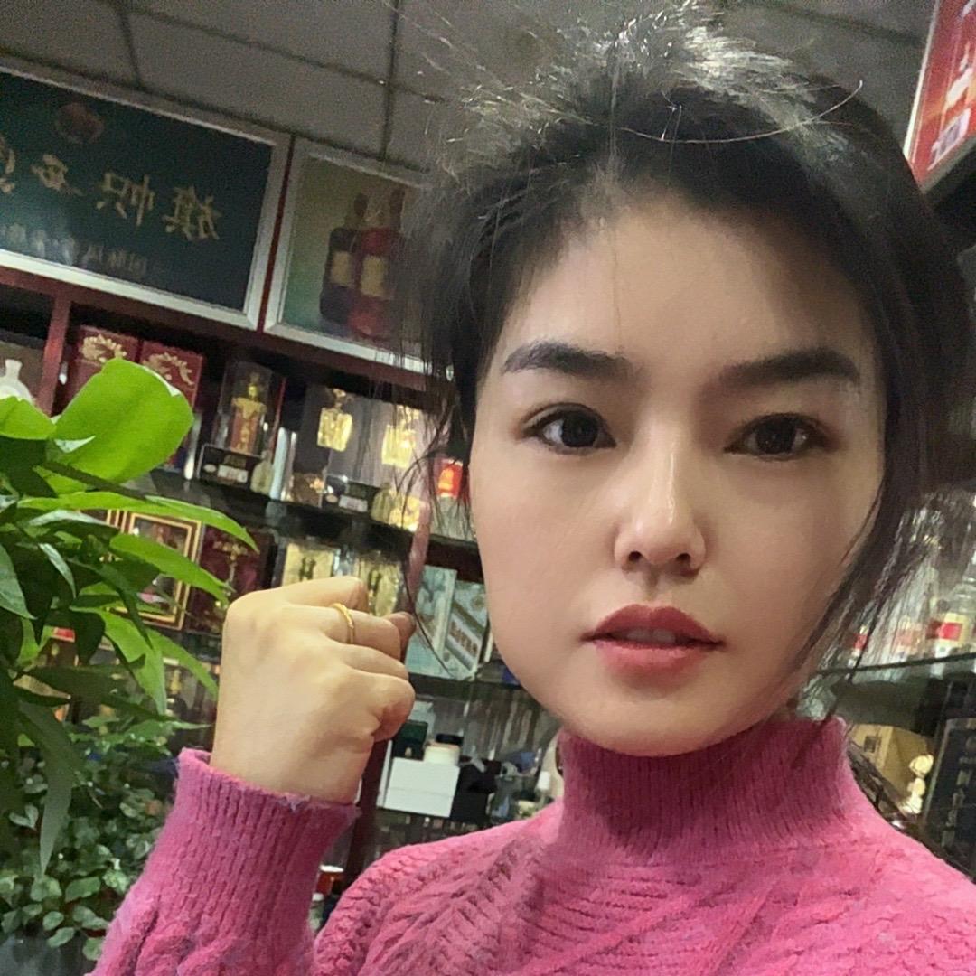 名祥烟酒店老板娘