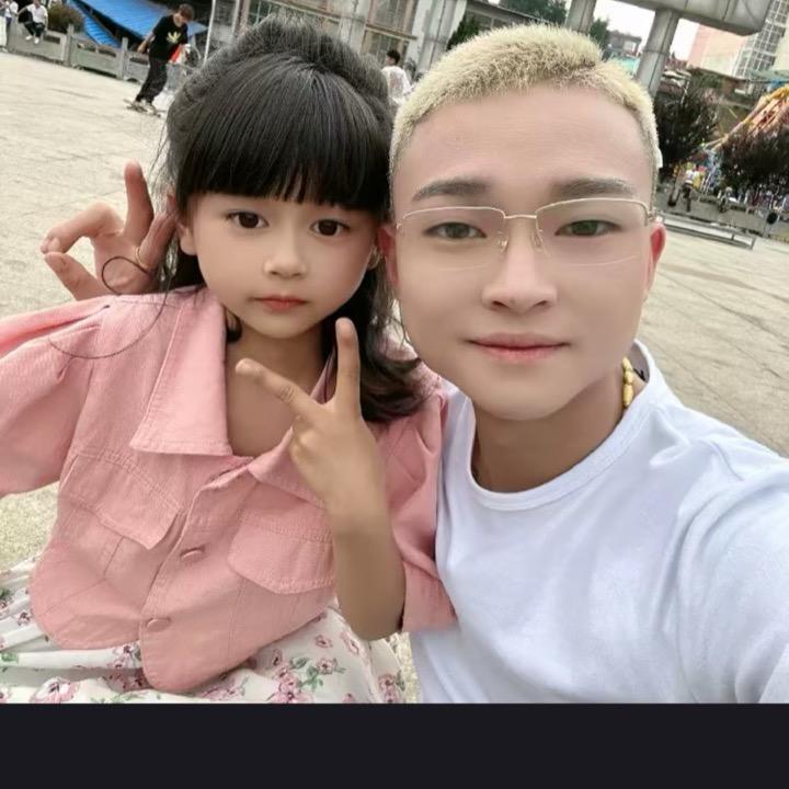 高杰干女儿薇薇718