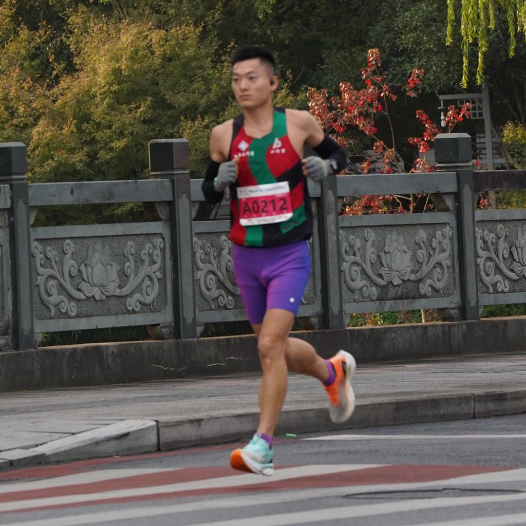 爱跑步的小阿军【汗水英雄联盟】