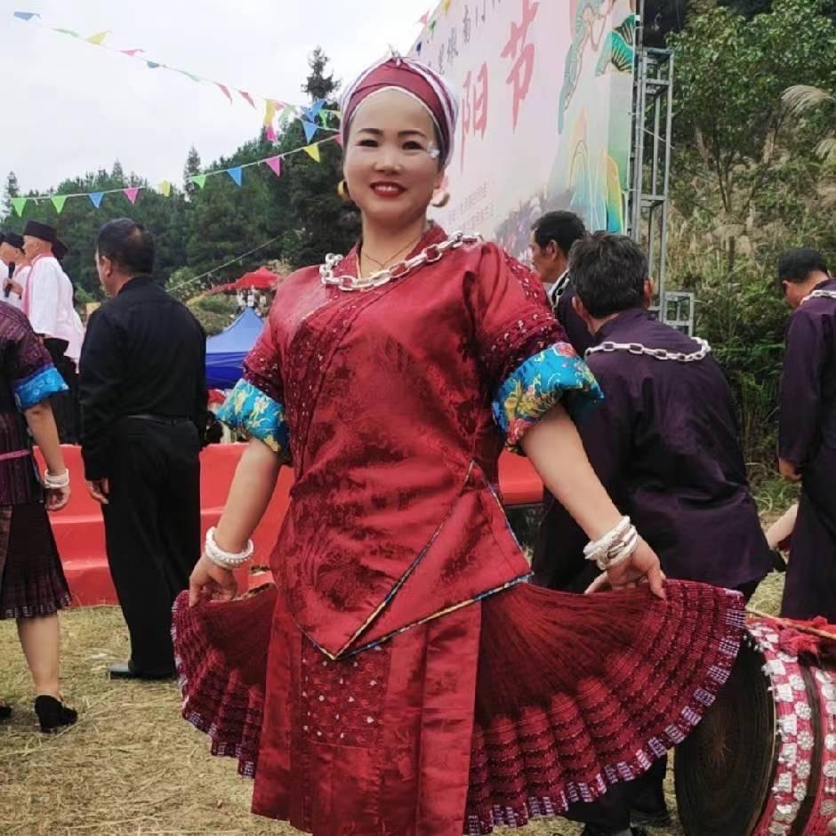 阿妹    苗服装订做