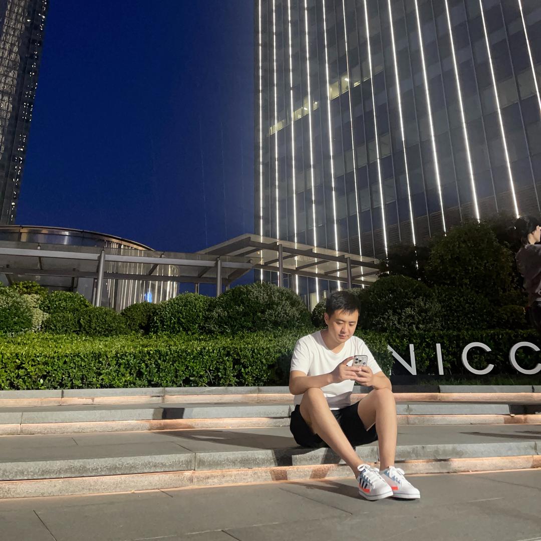 小树苗的洒水壶