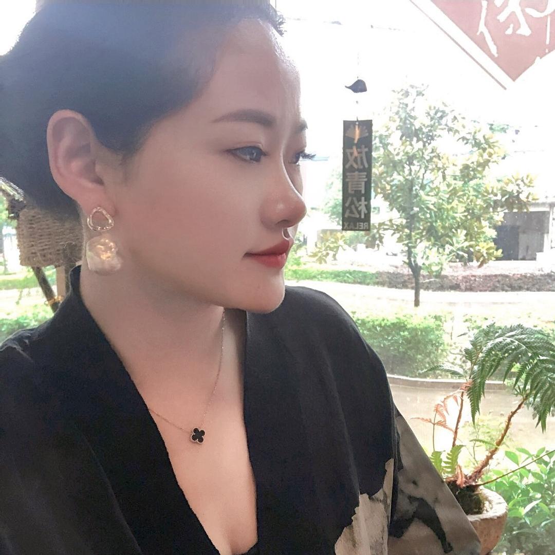 艳丽