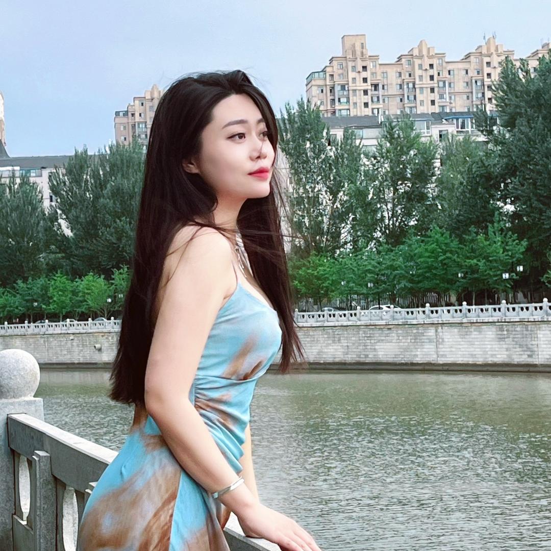 施桐.