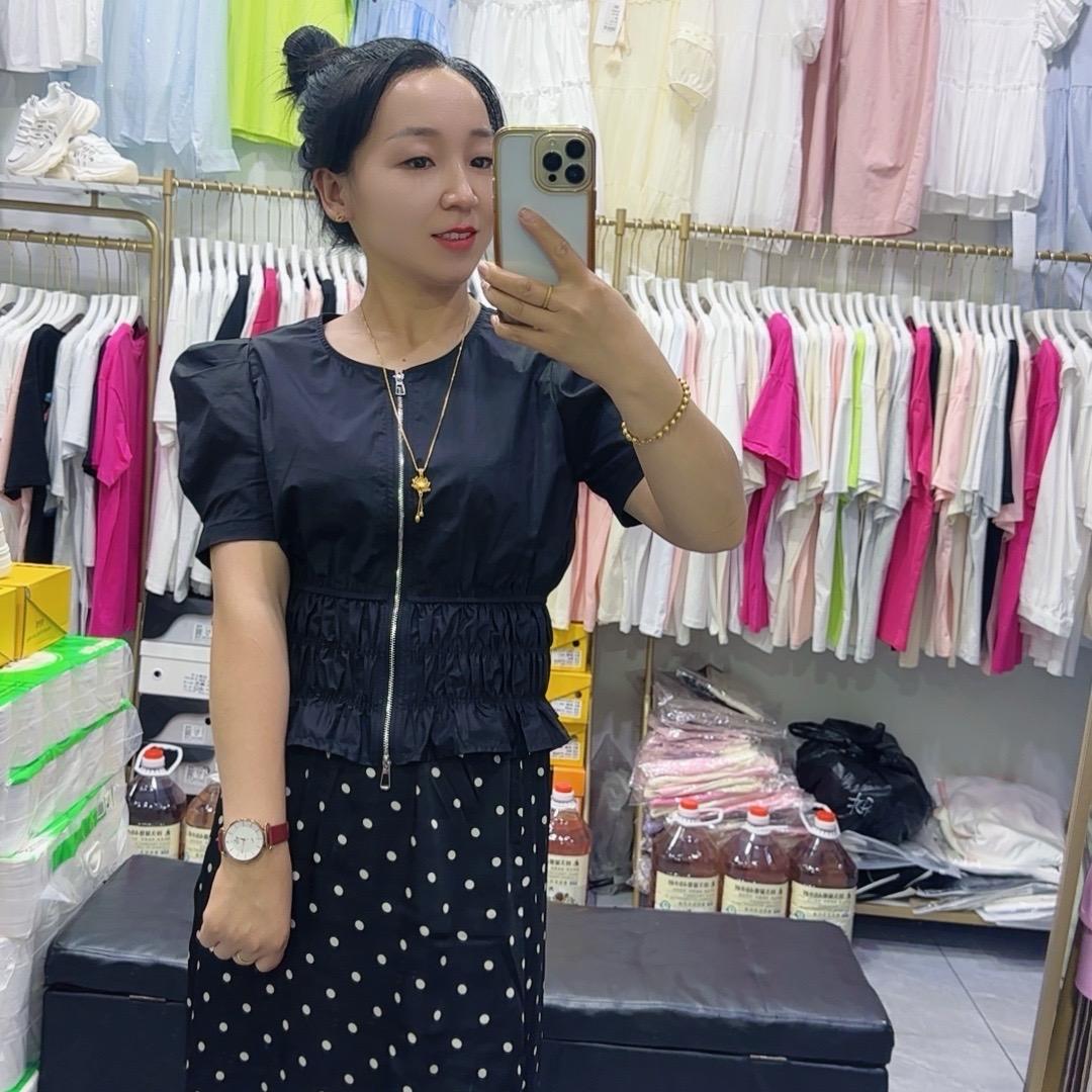 购物苗儿中学生服装店