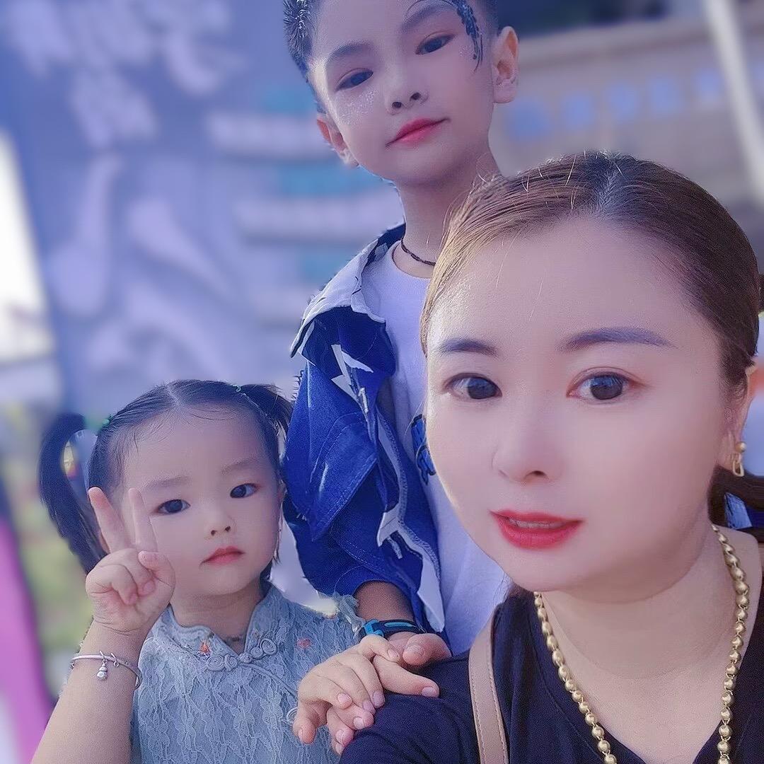 杨 丹