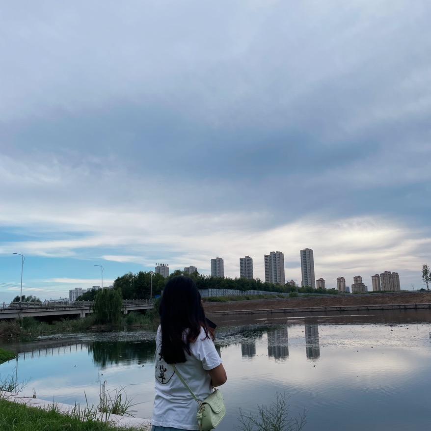焦冻.