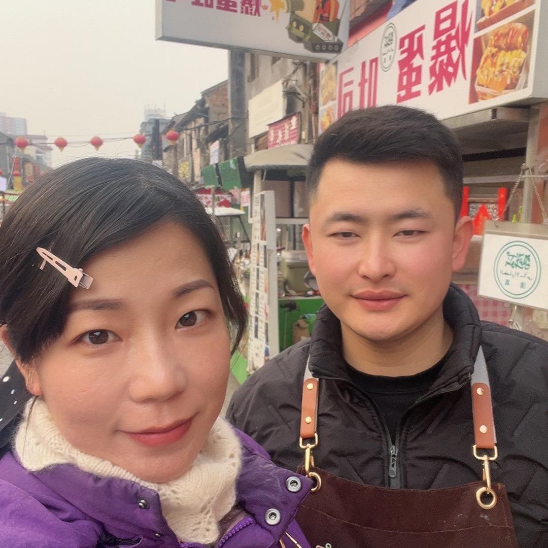 小马哥跟然然姐的摆摊日记
