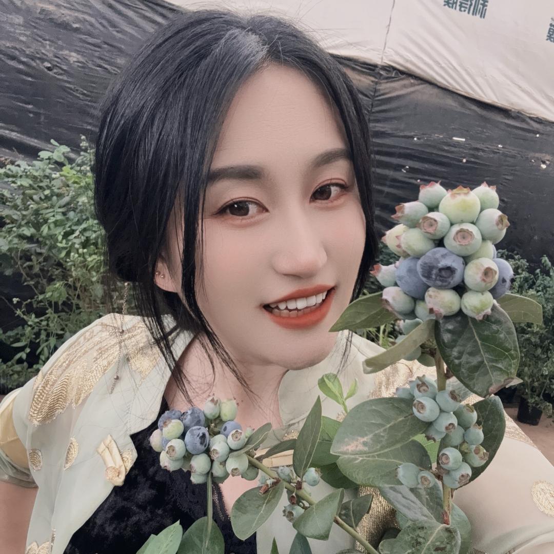 钧钰垚家的蓝莓树
