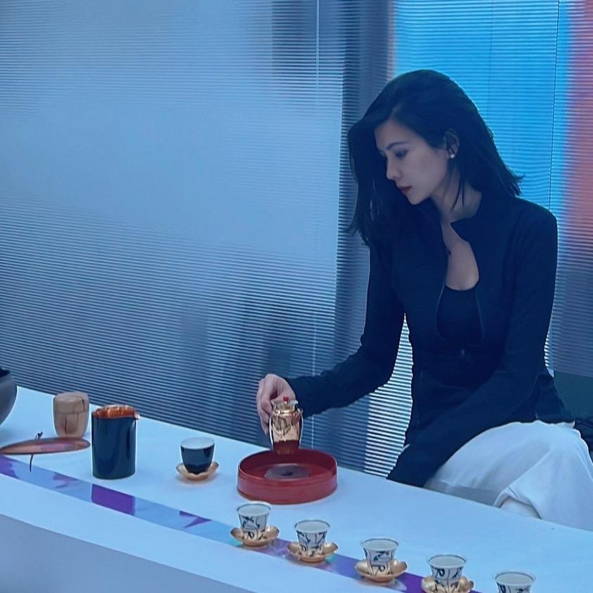 知竹爱喝茶