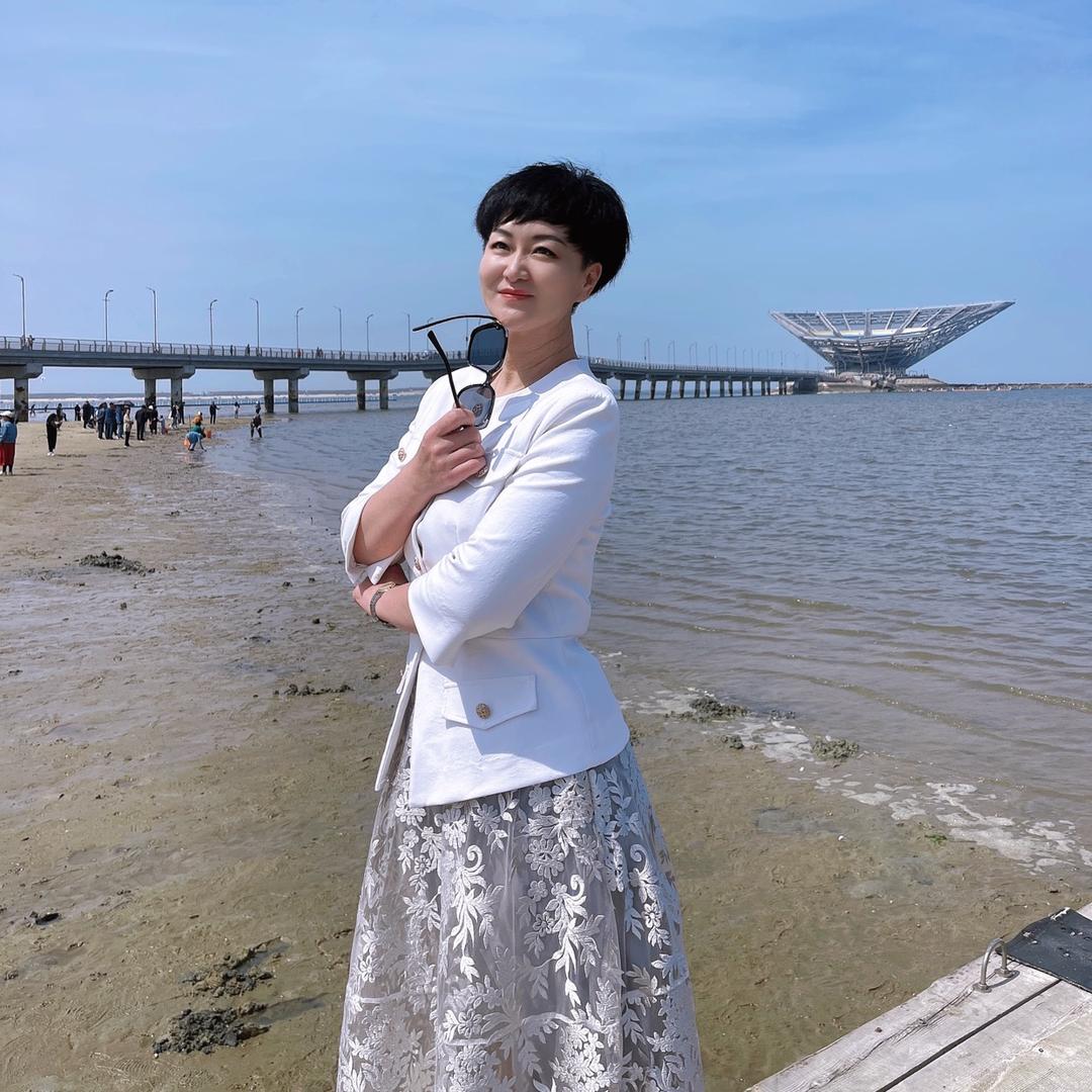 会品茶的园长妈妈