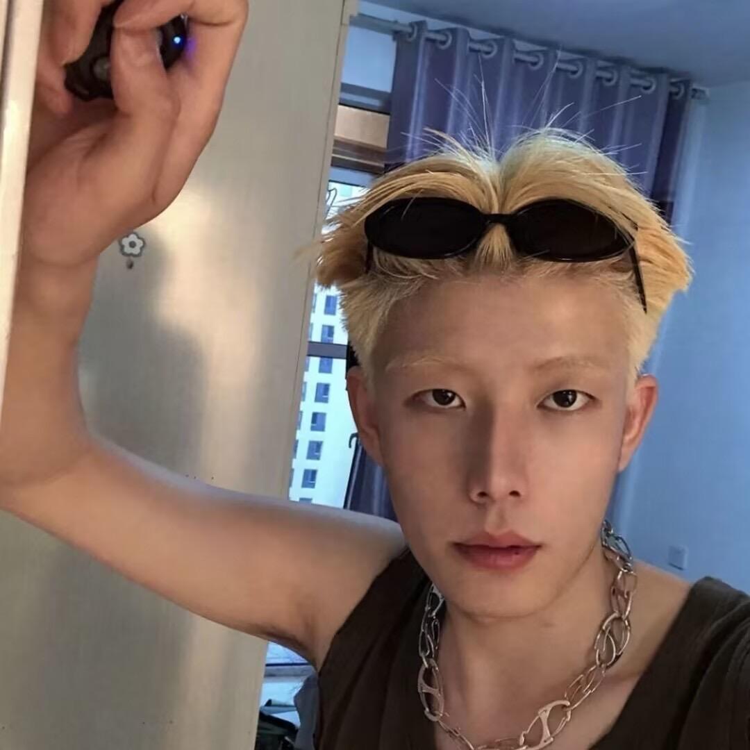 吴世勋.