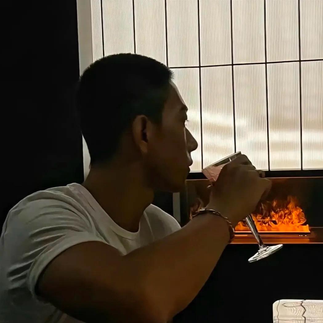 足球少男哎呦微