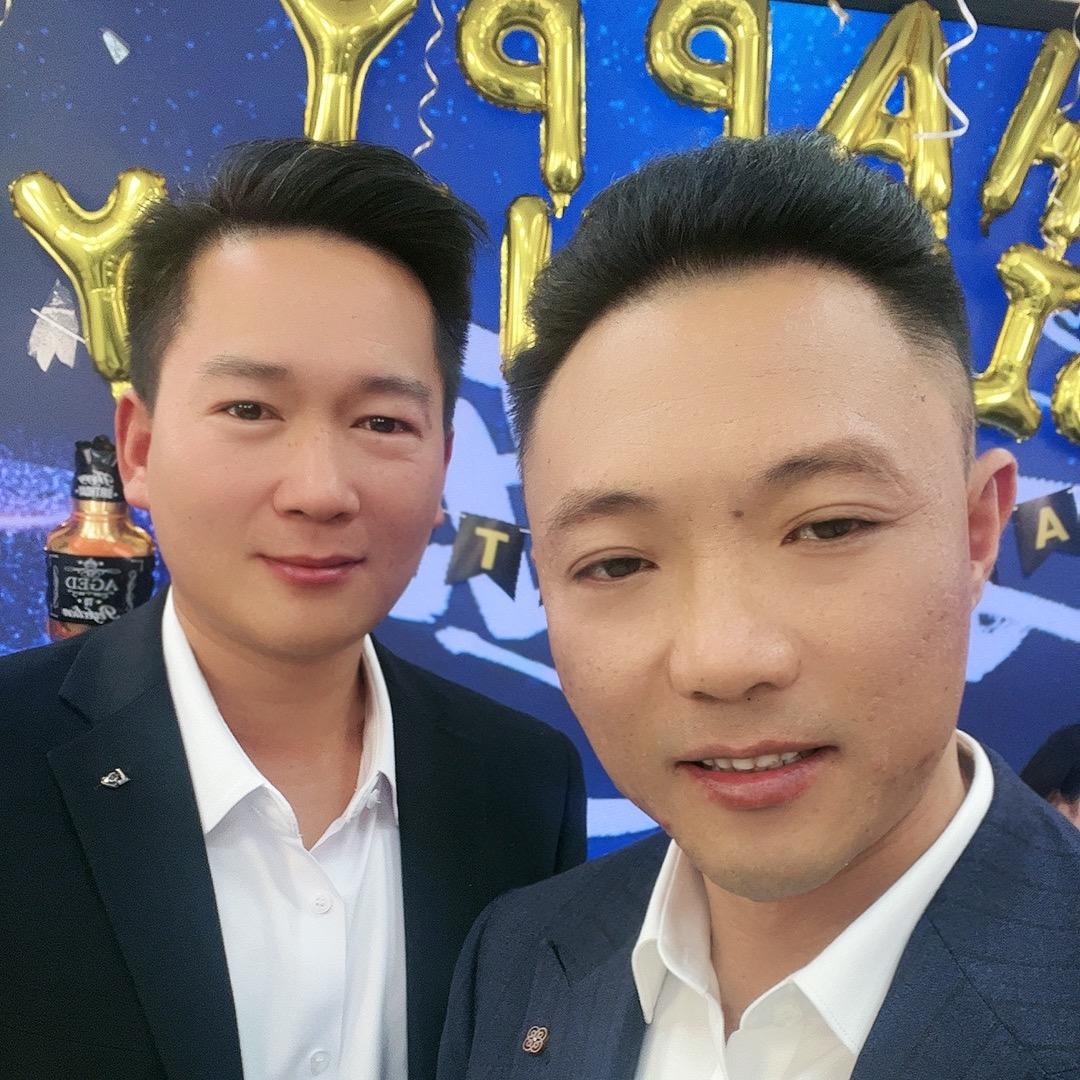 小梁师父贵州阿龙