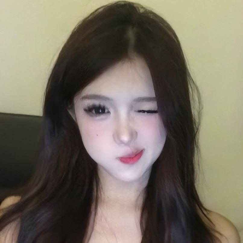 一个女的
