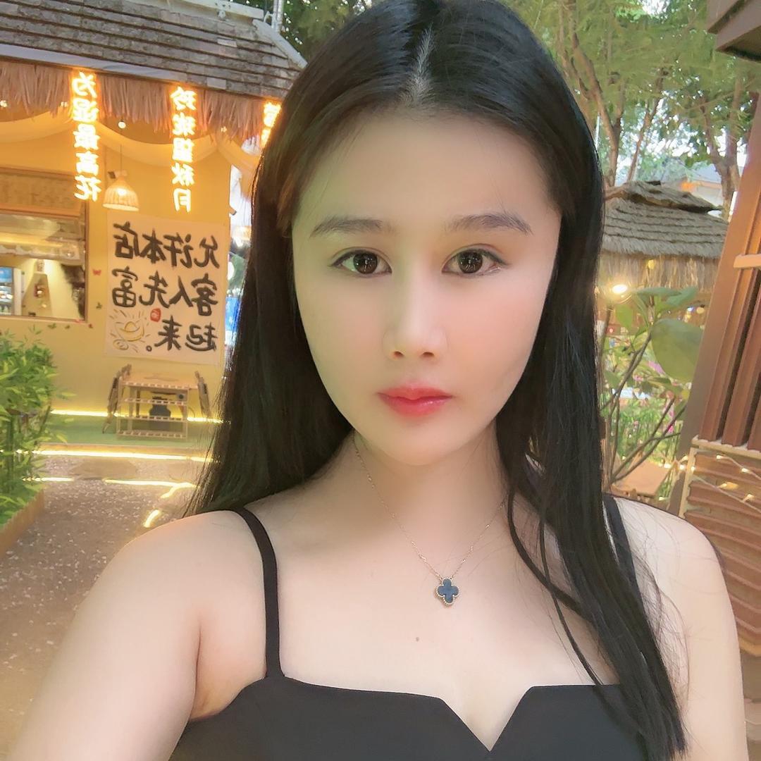 小龙跃金婷
