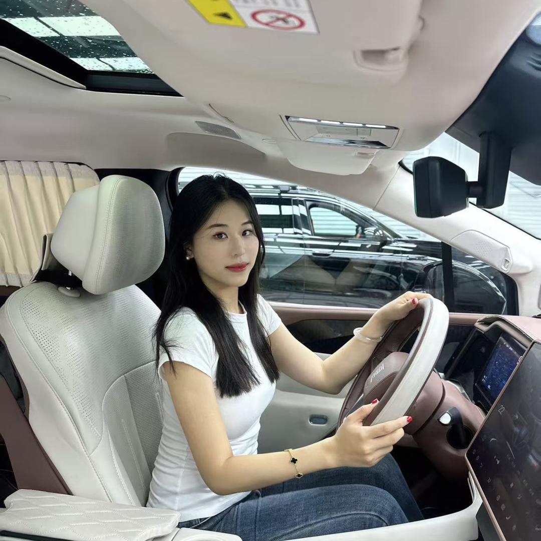 BYD夏一朱朱