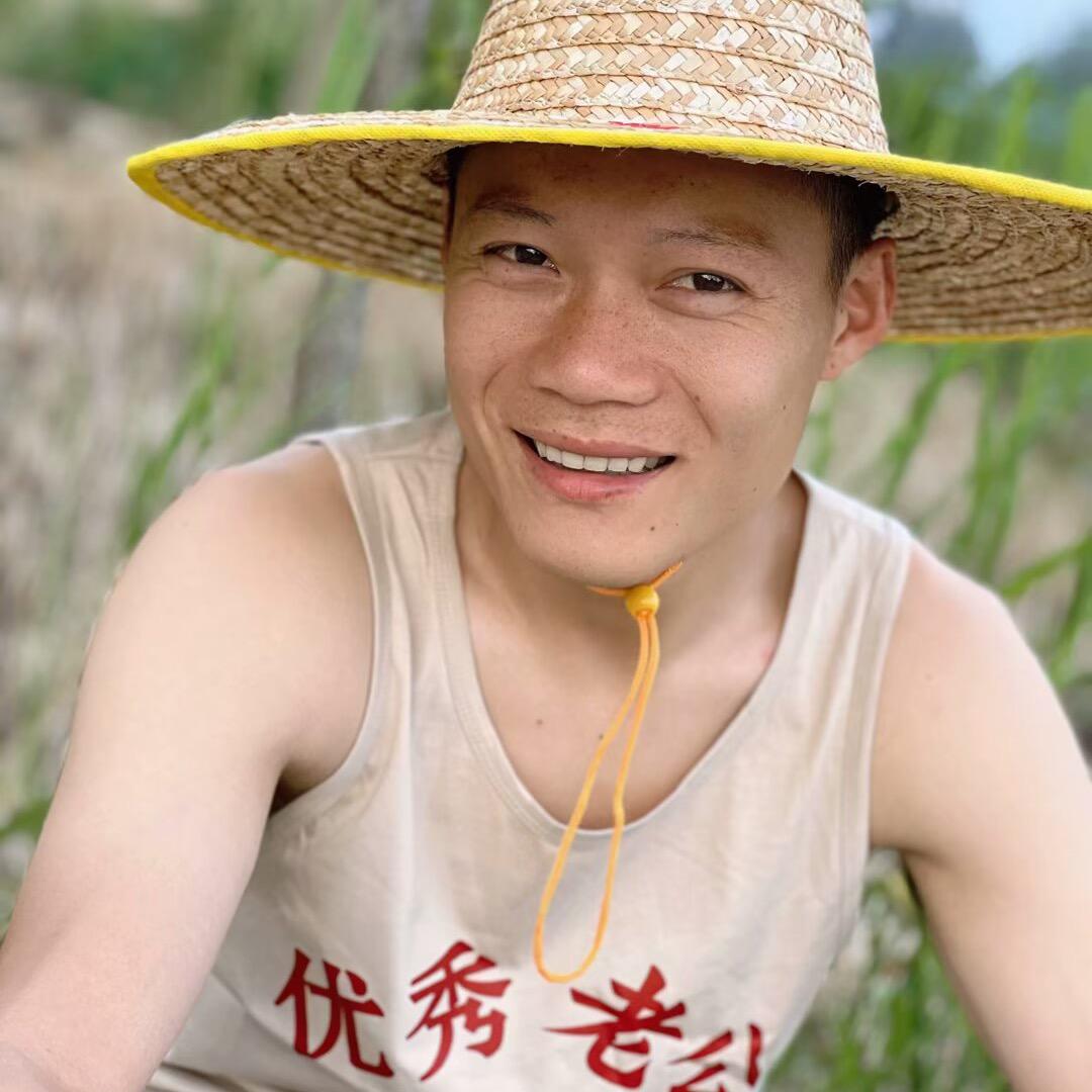 小强夫妻俩(三胎月子中)