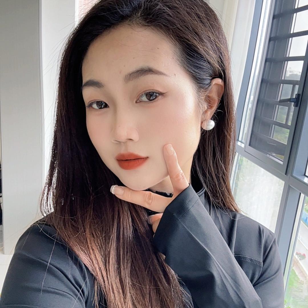 是琴儿吖💕（穿搭在橱窗）