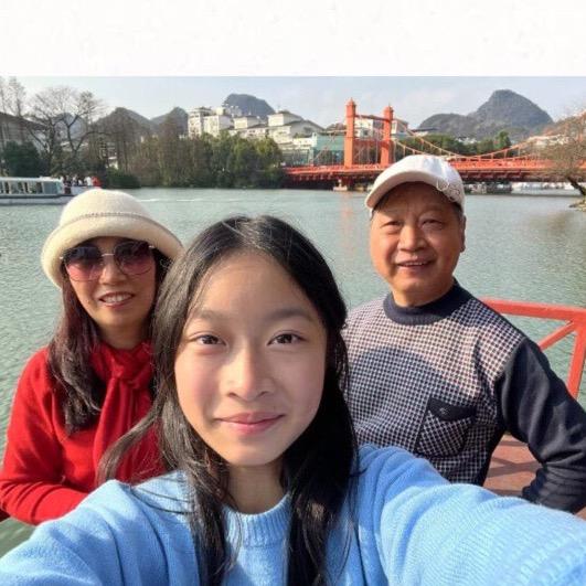爱小丽霏