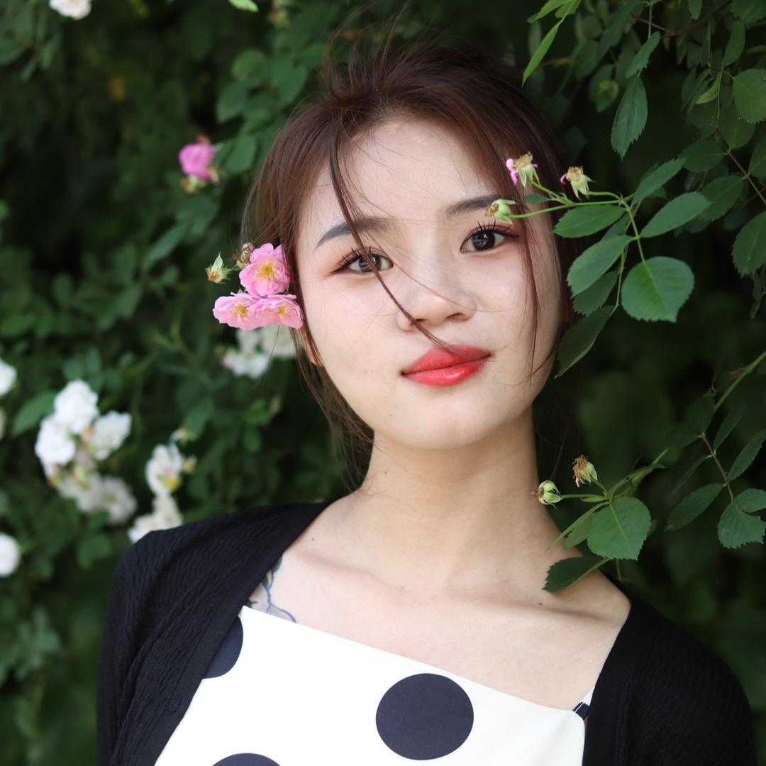 做美甲的甜甜