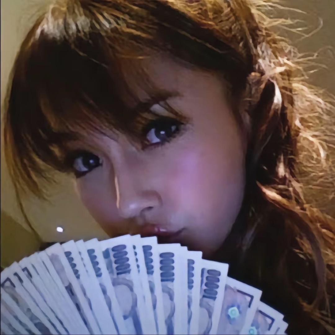 我这辈子就只想买衣服出去玩喝酒拍照