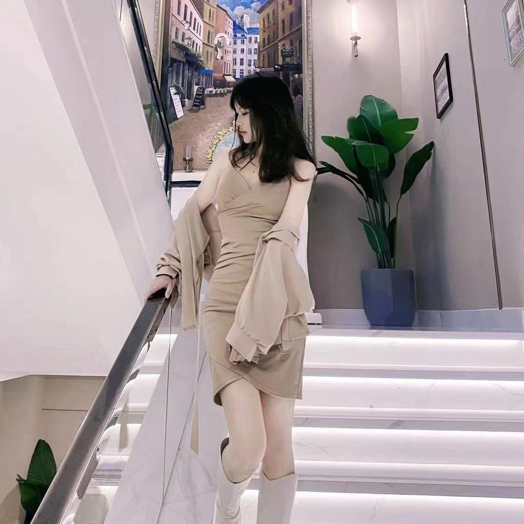 骈穗零食百货店
